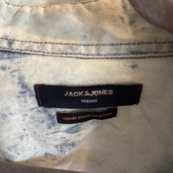 NWT Men’s Size XL Jack & Jones Button down Lightweight Denim Shirt - Picture 2 of 5